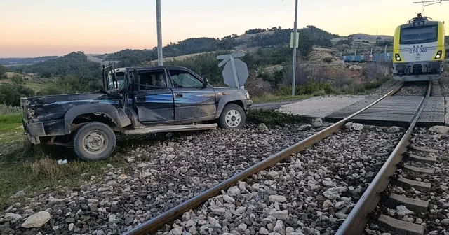 Tren pikaba çarptı Mersin Haberleri