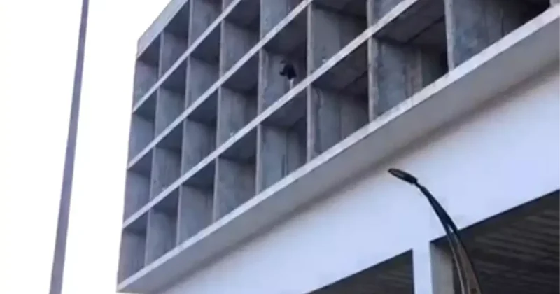 Kontrol Noktasından Kaçan Genç İnşaatın Çatısına Çıktı