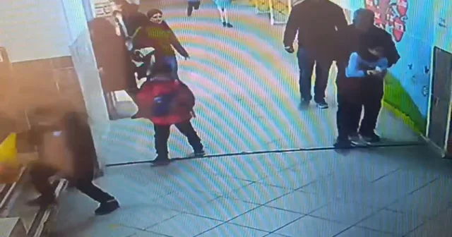 Boğazına şeker takılan öğrencisini Heimlich manevrasıyla kurtardı Malatya Haberleri