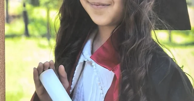 El freni çekilmeyen otomobilin çarptığı Öykü toprağa verildi: Dedeleri bayram hediyesi alacakmış Bursa Haberleri