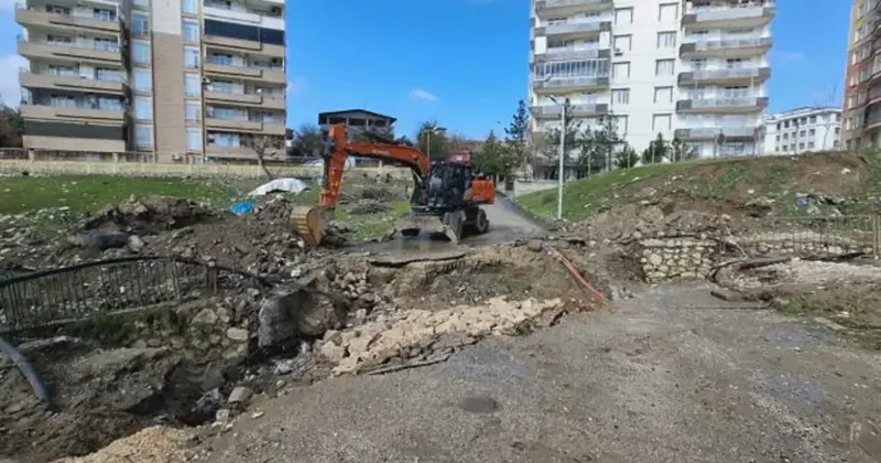 Kuvvetli yağış nedeniyle köprü çöktü