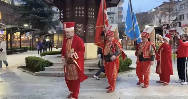 Davetli oldukları iftara mehter takımı ile gittiler Bursa Vatan Sevdaları Platformu ndan anlamlı mehter sürprizi Bursa Haberleri