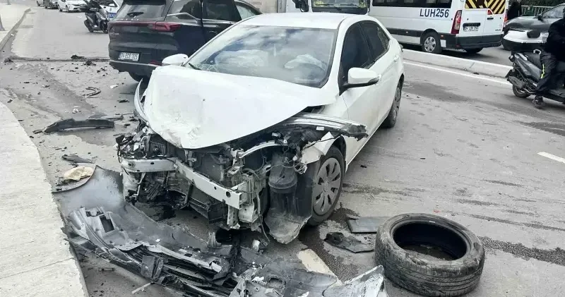 Sarıyer’de otomobil karşı şeride geçti: Zincirleme kazada dört yaralı İstanbul Haberleri