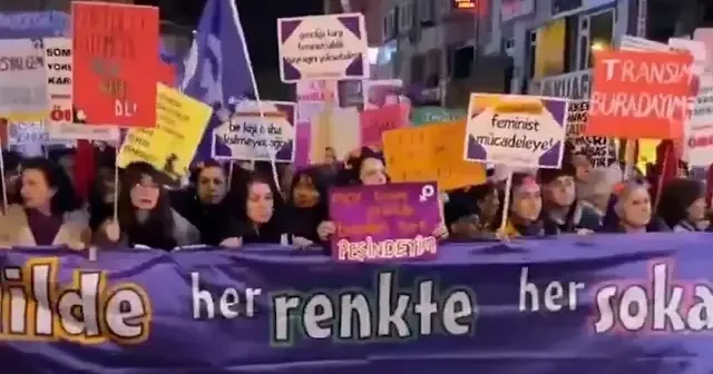 8 Mart ta provokatörler aile kavramına dil uzattı: Aile yılınız batsın VİDEO İZLE