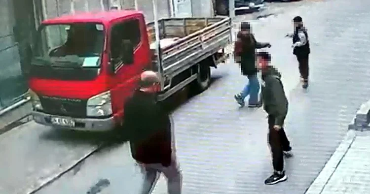 Annesinin cenazesinden dönerken çocuklar tarafından darbedildi: Şu an çift görüyorum