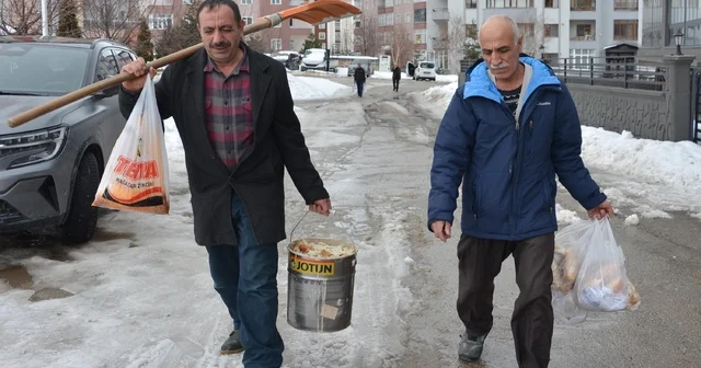 10 yıldır Allah ın misafiri dedikleri kuşları yemliyorlar Erzurum Haberleri