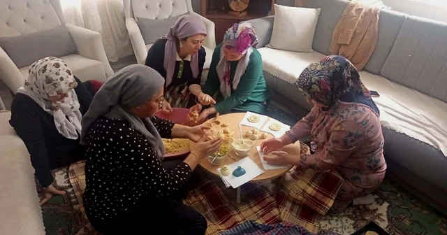 Hatay da ev kadınlarının imece usulü ramazan kömbesi mesaisi Hatay Haberleri