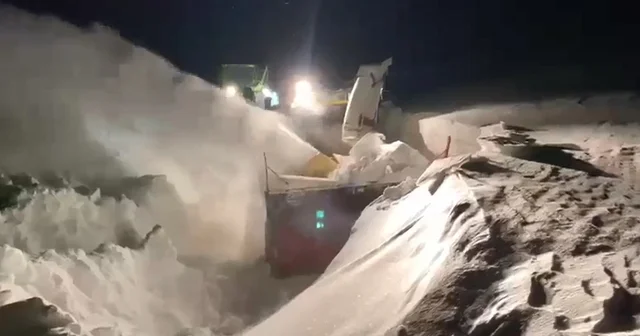 Kar kaplanları Arpaçay da gece gündüz çalışıyor Kars Haberleri
