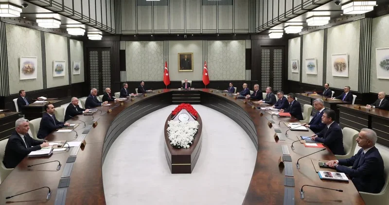 Kabine savaş ve emekli gündemi ile toplandı! İbrahim Kalın ve Burhanettin Duran da katıldı