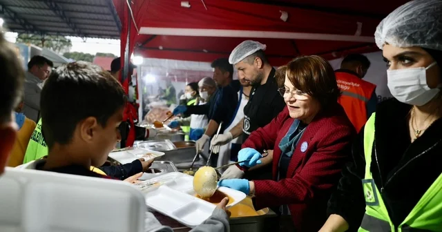 Didim Balat Mahallesi nde Ramazan bereketi paylaşıldı Aydın Haberleri