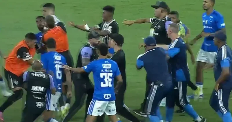 Dünya bu kavgayı konuşuyor: Kale önünde başladı bir anda tüm saha birbirine girdi Sözcü Gazetesi