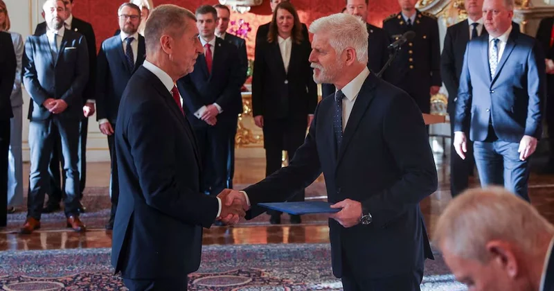 Ankara daki NATO Zirvesi Çekya yı karıştırdı: Sen mi gideceksin ben mi?