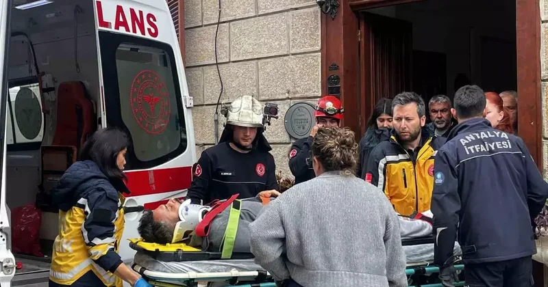 Antalya’da depoya inmek isterken düşen genç yaralandı