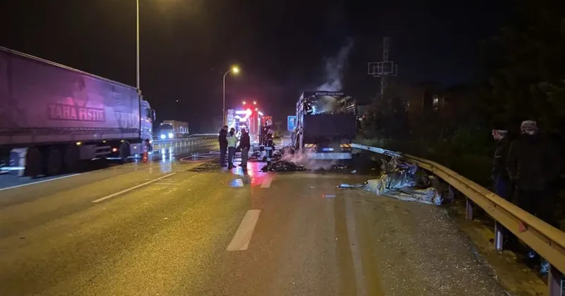 TEM otoyolunda tekstil yüklü kamyon alev aldı