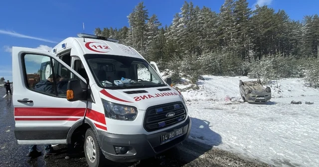 Bolu da takla atan hafif ticari araçtaki 3 kişi yaralandı Bolu Haberleri