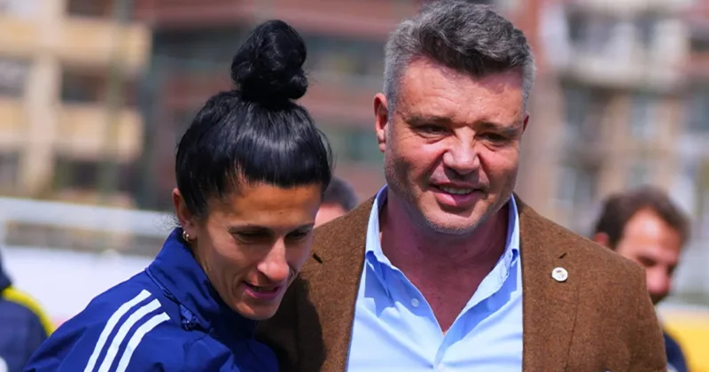 Fenerbahçe de Sadettin Saran kadın futbolcularla buluştu!