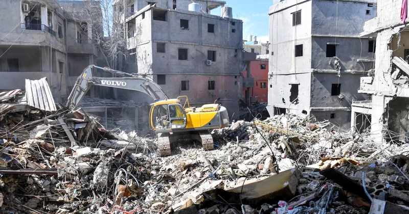 Soykırımcı İsrail den Lübnan a ağır bombardıman: En az 254 ölü