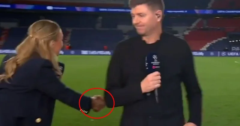 Yıldız futbolcunun kadın muhabirle tokalaşması olay oldu