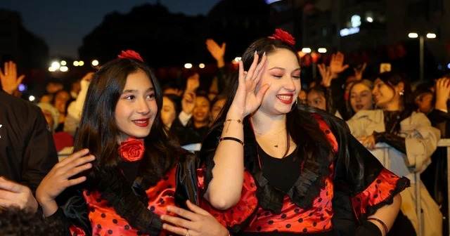 İzmit sokaklarında renkli etkinlik Kocaeli de Roman kültürü rüzgarı esti Kocaeli Haberleri