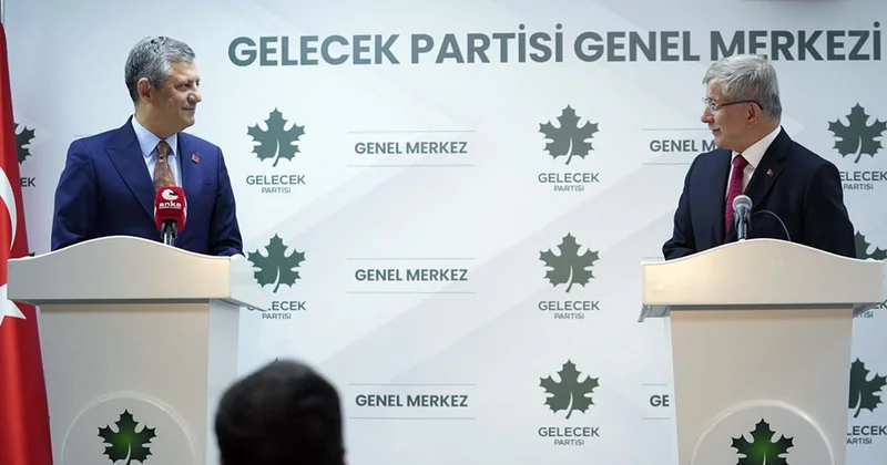 Davutoğlu ndan Özgür Özel le ilgili dikkat çeken sözler: Namazdan çıkıp telefona bakıyorum...