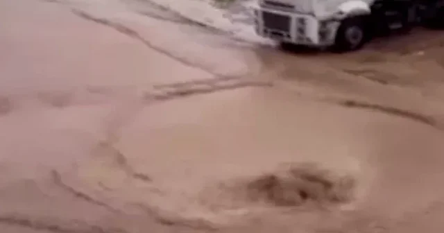 Cizre’de sağanak: cadde ve sokaklar göle döndü VİDEO İZLE