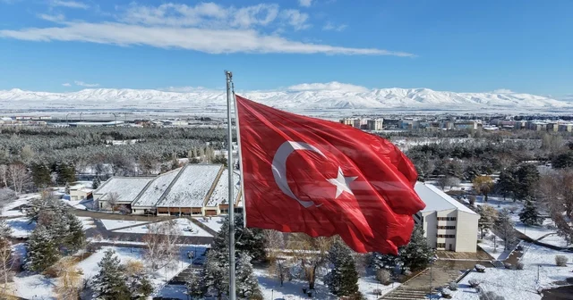 Erzurum ve Kars ta kar yağışı; 73 kırsal mahalle yolu kapandı Erzurum Haberleri