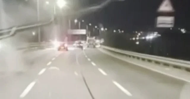 Kağıthane’de zincirleme kaza: Kopan bariyer minibüse ok gibi saplandı VİDEO İZLE