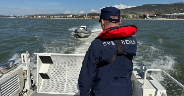 Çanakkale de sürüklenen bottaki 3 kişi kurtarıldı Çanakkale Haberleri