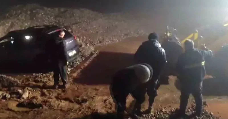 Şırnak’ta fırtına ağılı yıktı: 6 koyun telef oldu