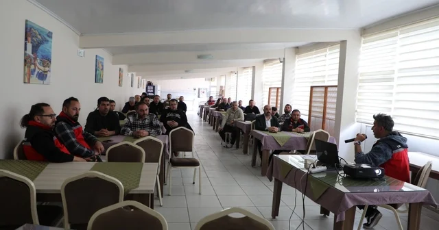 Uşak ta buzağı kayıplarını azaltmaya yönelik eğitim programı düzenlendi Uşak Haberleri