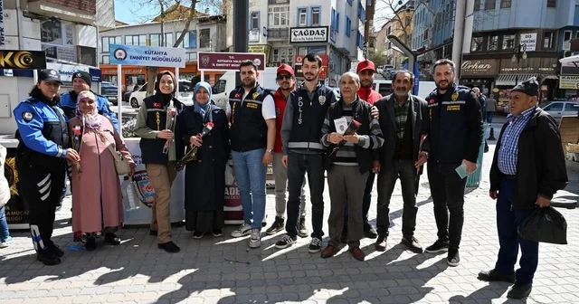 Kütahya da Polis Haftası nda bilgilendirme stantları kuruldu Kütahya Haberleri