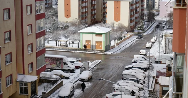 Erzurum güne yine karla uyandı, bölge için zirai don uyarısı geldi Erzurum Haberleri