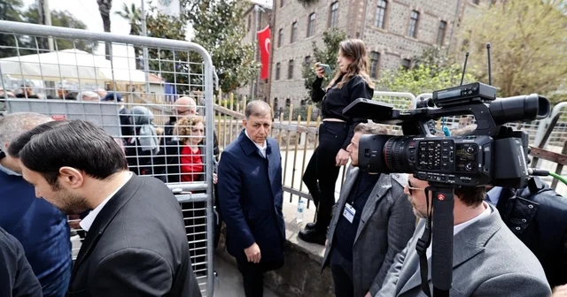 Başkan Tugay: Meslek Fabrikası için mücadele sürecek İzmir Büyükşehir Belediye Başkanı Cemil Tugay, binadaki demirbaşlar için mahkeme heyeti ve belediye avukatlarıyla birlikte tespit işlemlerine katıldı İzmir Haberleri