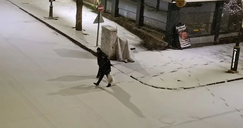 Ne olduğunu anlamadılar! Kent 5 dakikada bembeyaz oldu