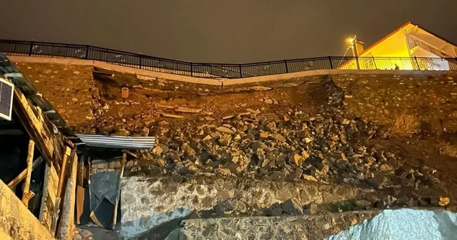 İspir de heyelan: 2 konut boşaltıldı Erzurum Haberleri