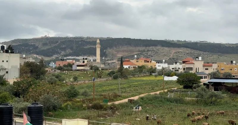 Filistin topraklarını gasbeden İsrailliler, Batı Şeria daki çiftçileri topraklarından sürmeye çalışıyor