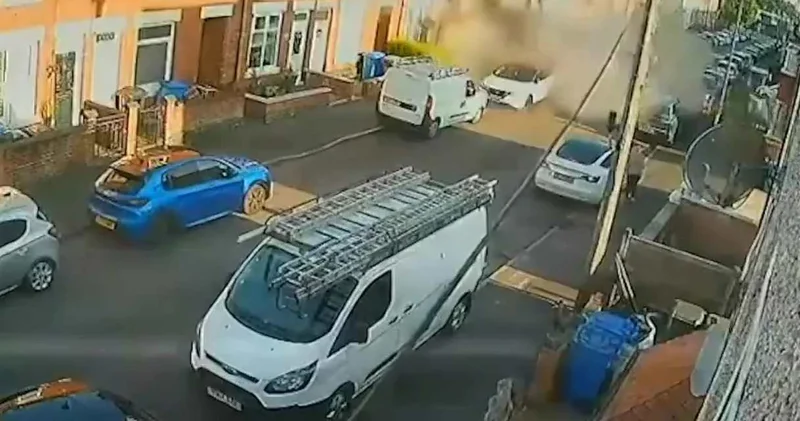 Sevgilisi tarafından evden kovulan adam evi havaya uçurdu