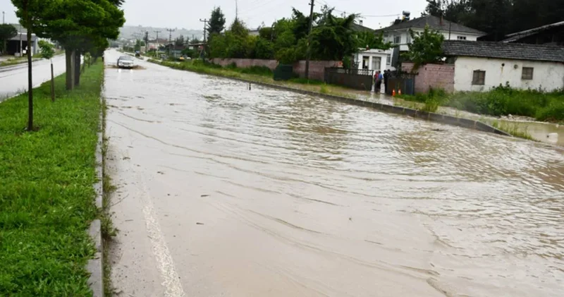 Son Dakika İçişleri tedbir alın diyerek açıkladı! Bu illerde sel ve su baskını riski var
