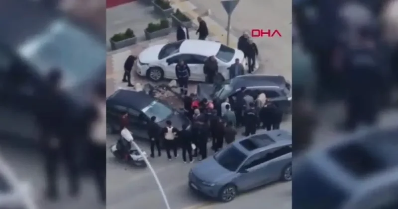 Direksiyon kontrolünü kaybetti sokağı birbirine kattı