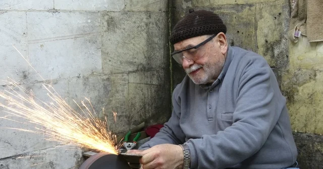 5 metrekarelik dükkanında 67 yıldır bıçakçılık yapıyor Gaziantep Haberleri