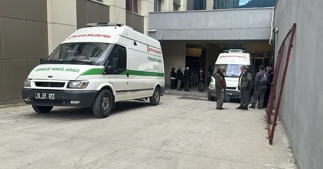 Burdur daki 7 canın yitip gittiği kazada hastane morgu önünde acı bekleyiş Burdur Haberleri