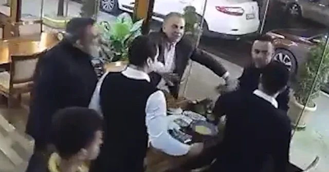 Belediye başkan yardımcısıyım deyip garsonla tartıştı: CHP li Nadir Ataman restorandan darbedilip kovuldu VİDEO İZLE