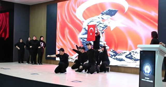 Özel öğrencilerden polislere anlamlı gösteri Samsun Haberleri