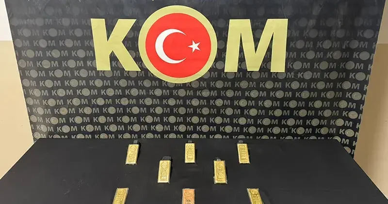 Motosiklet sürücüsünün sırt çantasından 8 kilo kaçak saf altın çıktı