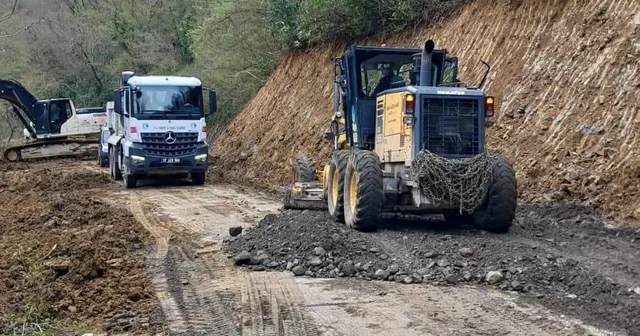 Türkeli de heyelan sonrası köy yolu güvenli hale getirildi Sinop Haberleri