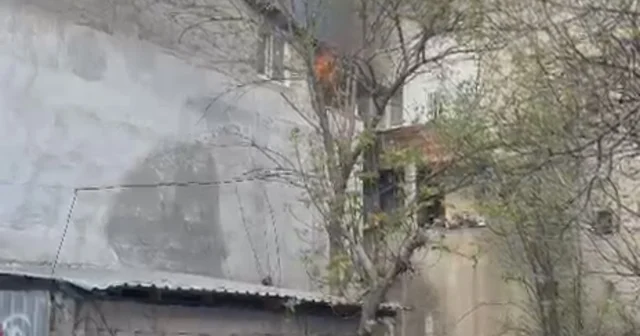 Çatı katında korkutan yangın… Mahalleli sokağa döküldü, çatı küle döndü Bursa Haberleri