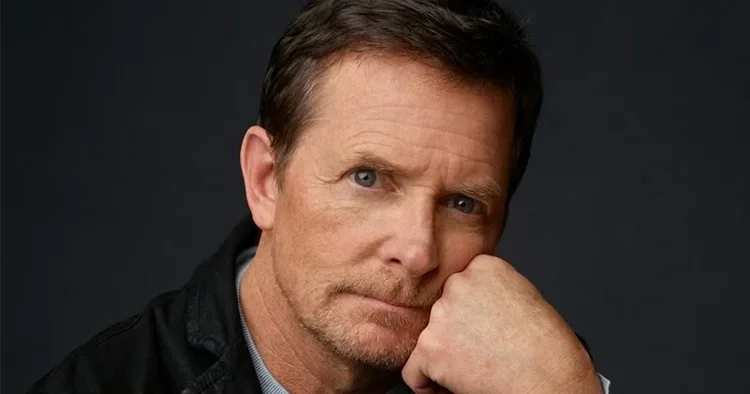 35 yıldır Parkinson hastalığıyla mücadele ediyor… Öldü söylentilerine isyan etti: Merak etmeyin, bir yere gitmedim, buradayım!