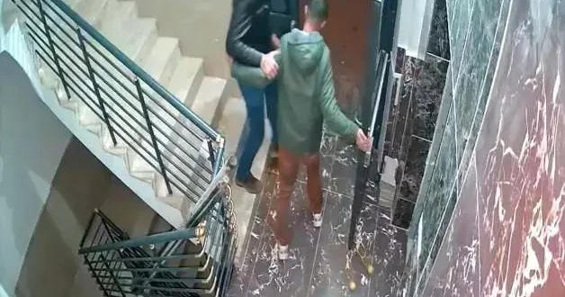 Cezaevinden çıkan eski koca dehşeti: Eşinin yeni hayat arkadaşına taşla saldırdı