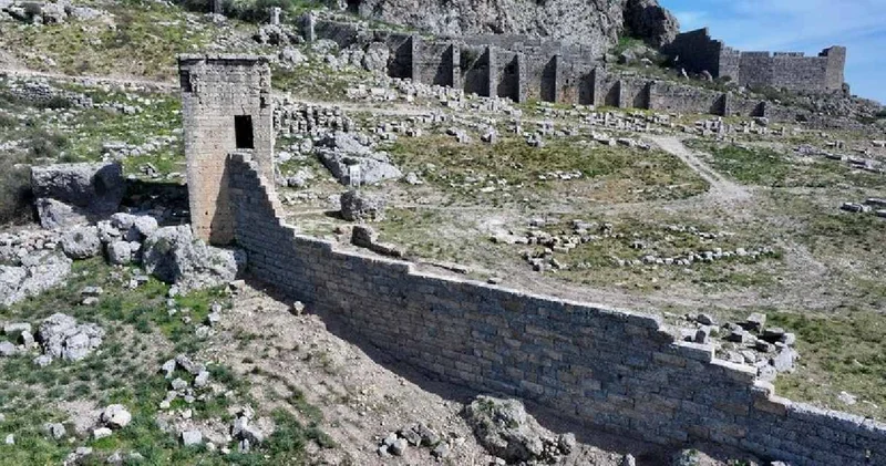 Şu surların dili olsa da konuşsa: Büyük İskender bile geçememişti tekrar yükseldi