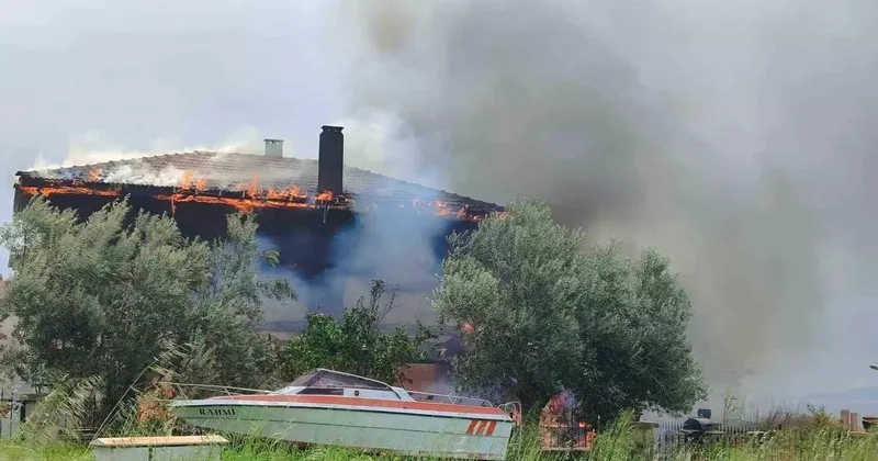 Ayvacık’ta villa yangını